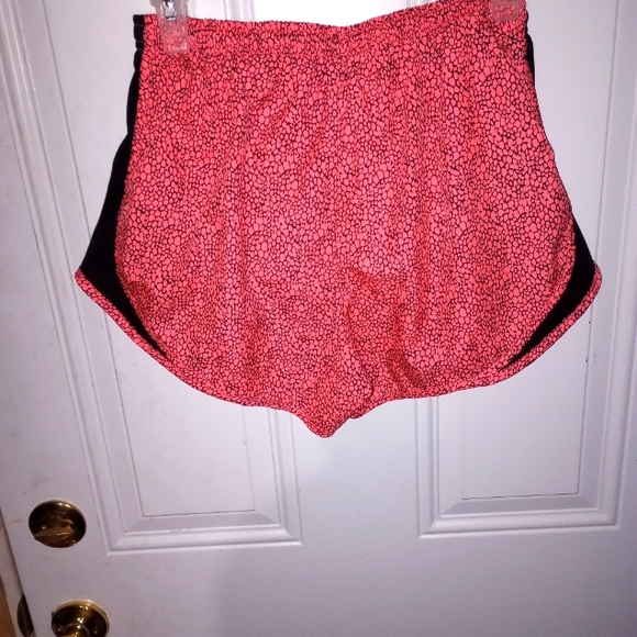 Nike Red Size M Dry Fit Shorts - Picture 3 of 5